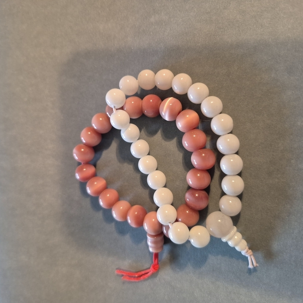 Chic Pink and White Bracelet Praying Brads with Delicate Design - Picture 3 of 3